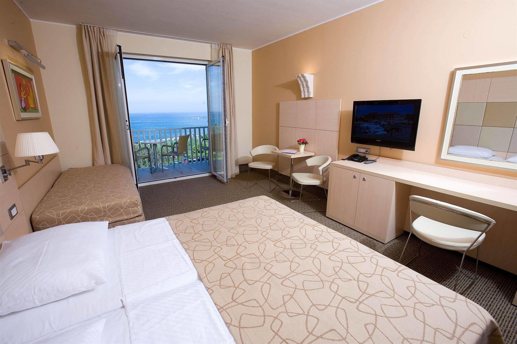 Dependences - San Simon Hotel 3*